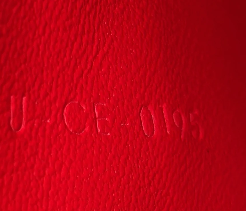 Classic Box Bag Grainy Leather Medium - Deep Luxury