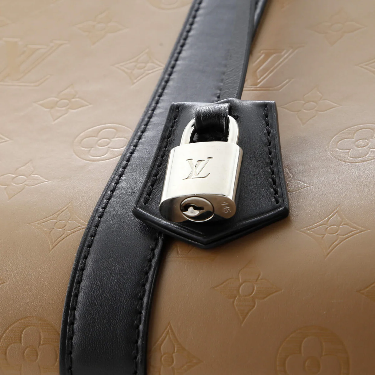 Very Tote Monogram Leather MM - Deep Luxury