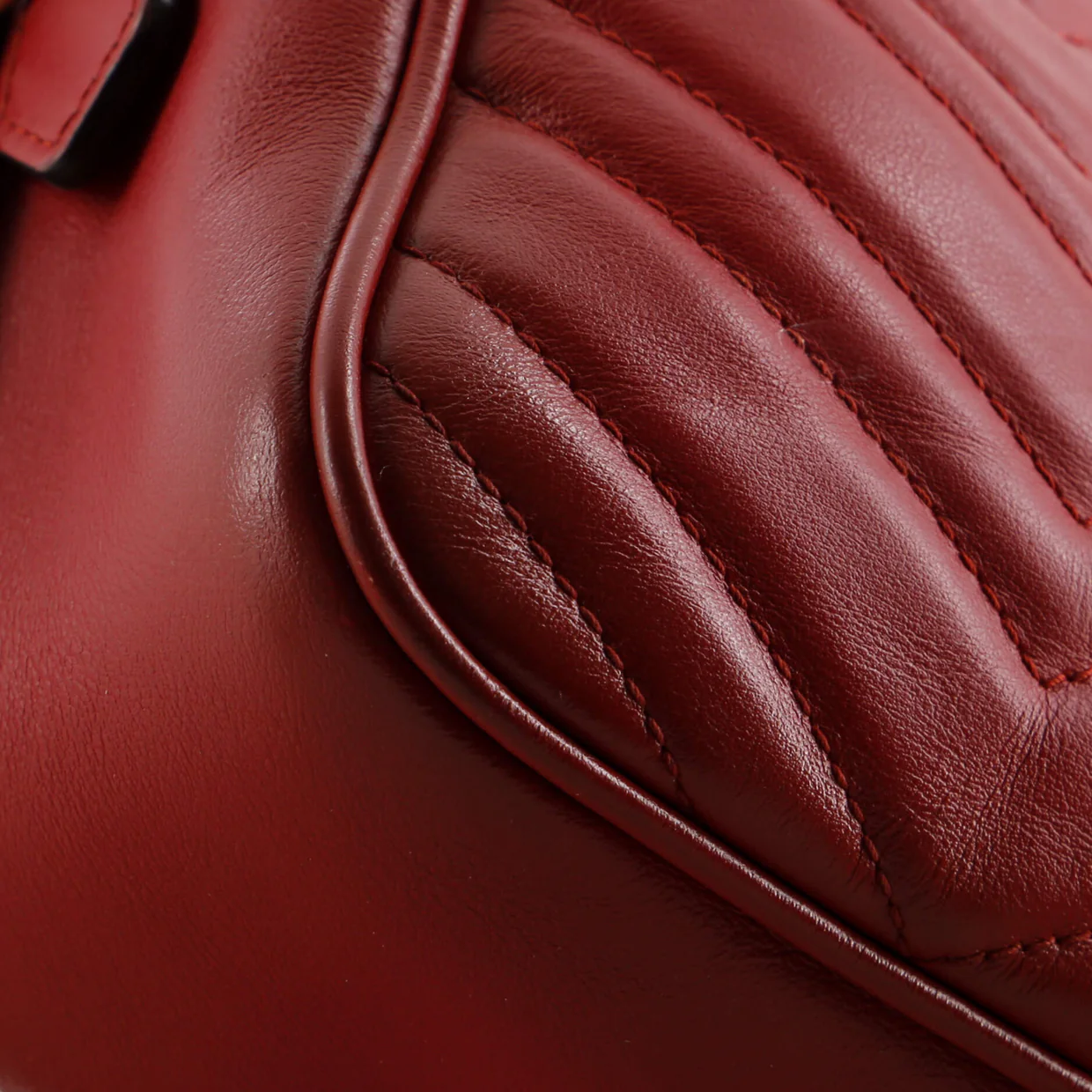 GG Marmont Shoulder Bag Matelasse Leather Small - Deep Luxury