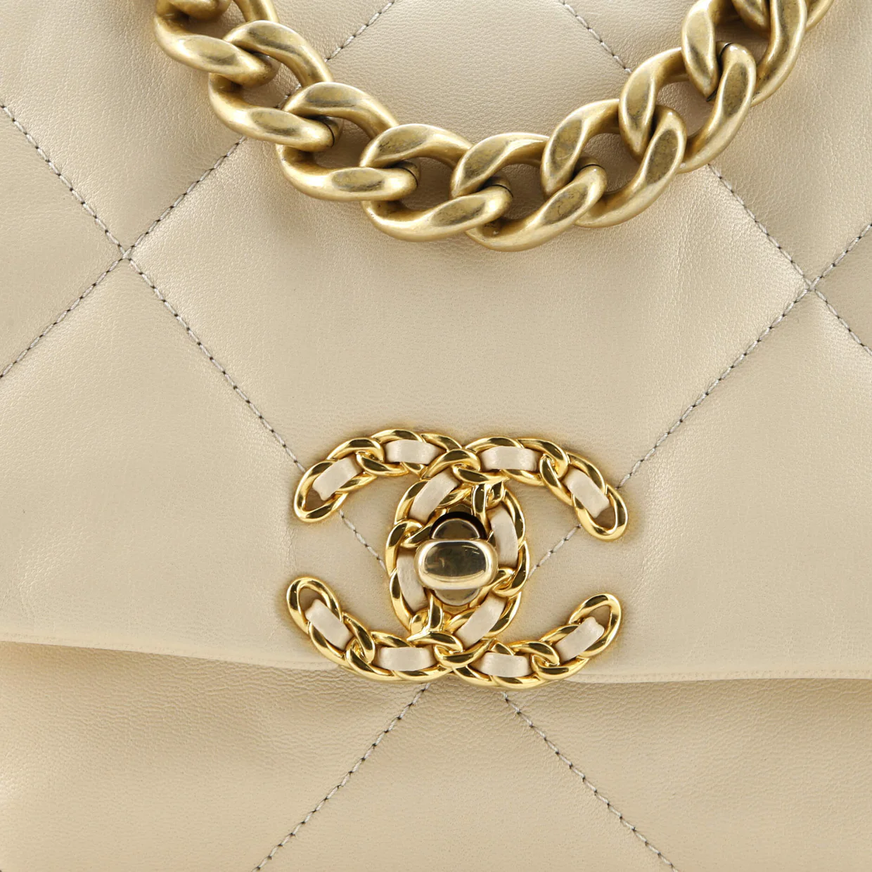 19 Flap Bag Quilted Leather Medium - Deep Luxury