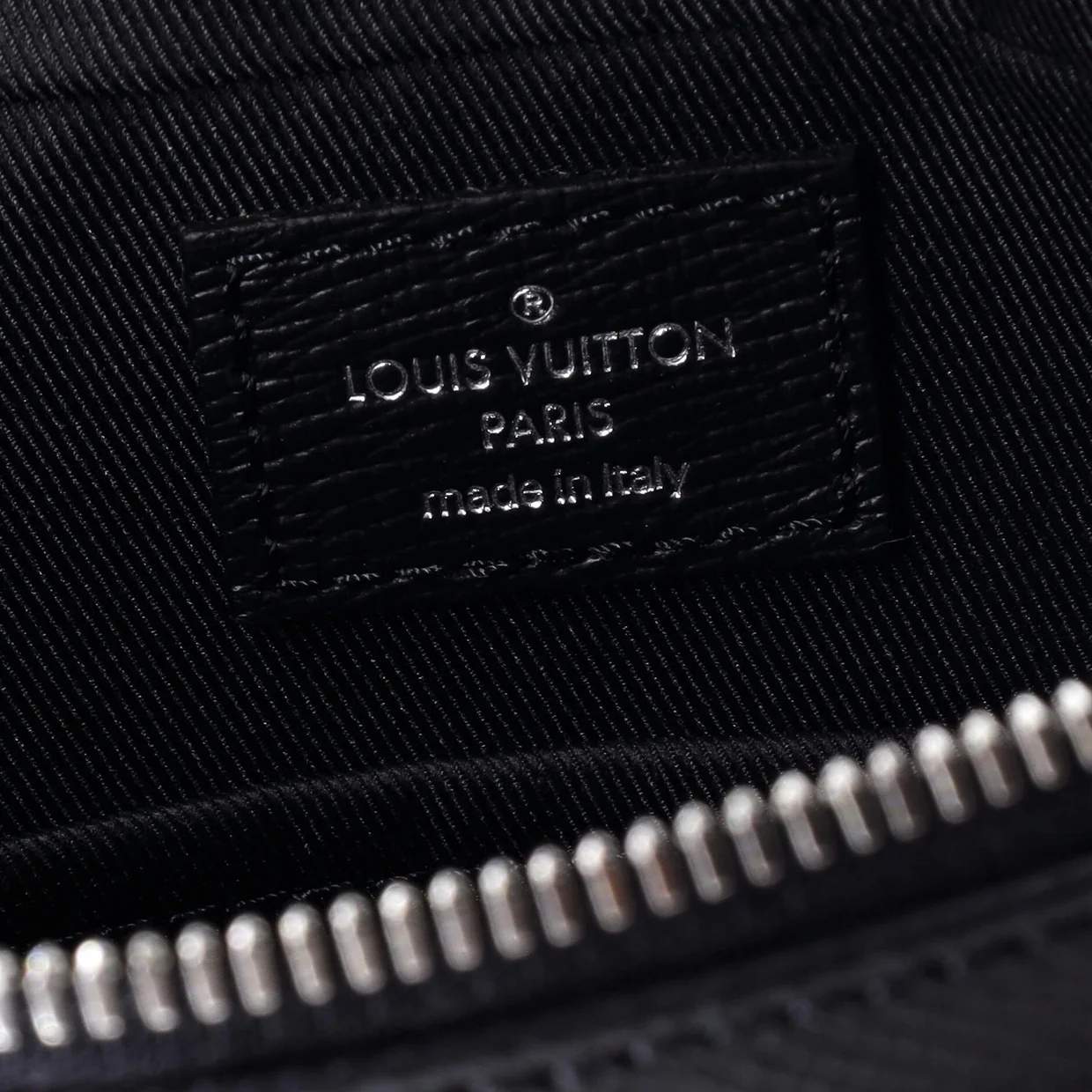 Avenue Messenger Taiga Leather - Deep Luxury