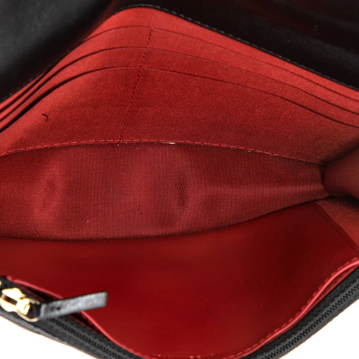 19 Wallet on Chain Quilted Lambskin - Deep Luxury