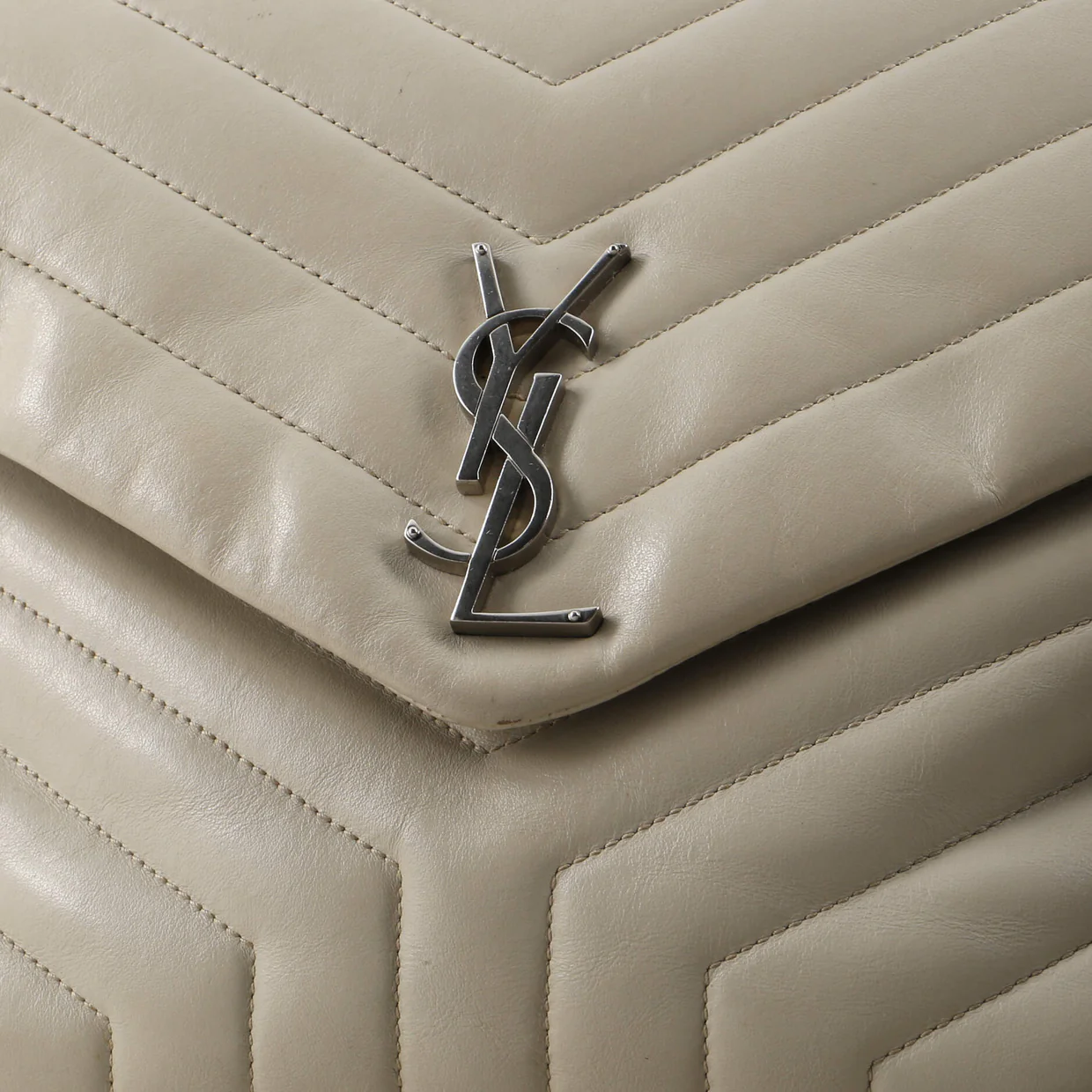 Loulou Shoulder Bag Matelasse Chevron Leather Medium - Deep Luxury