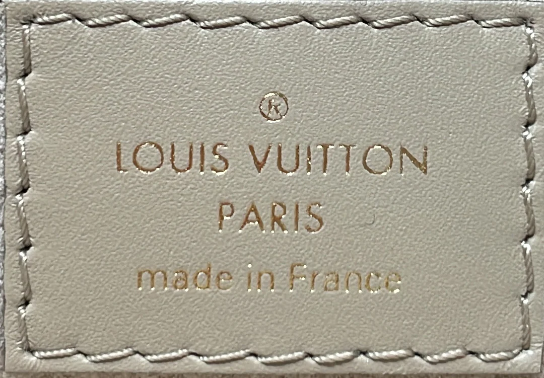 V Tote Monogram Empreinte Leather MM - Deep Luxury