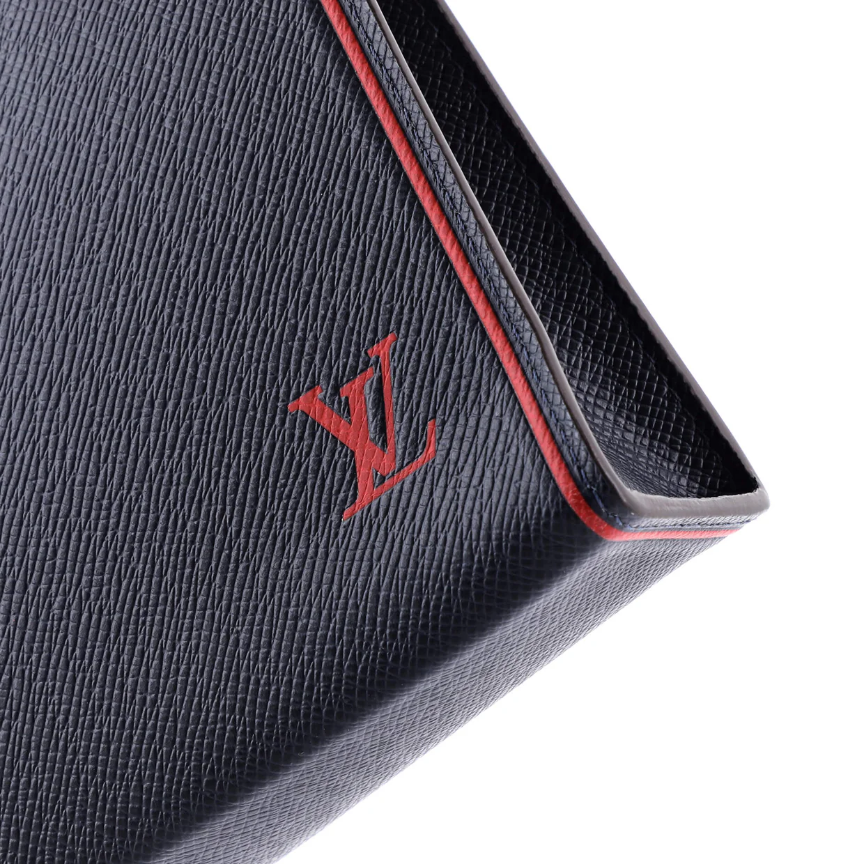 Pochette Voyage Taiga Leather MM - Deep Luxury