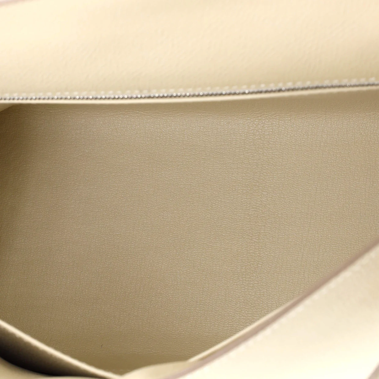 Kelly Handbag Light Epsom with Palladium Hardware 28 - Deep Luxury