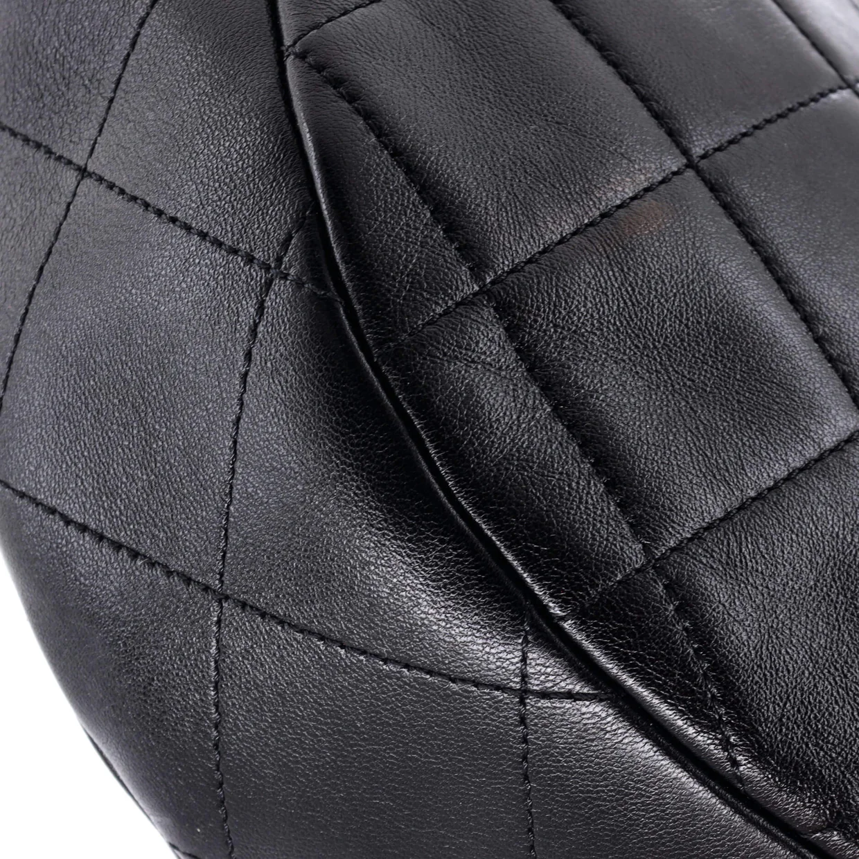 Wide Chain CC Turnlock Hobo Quilted Lambskin Small - Deep Luxury