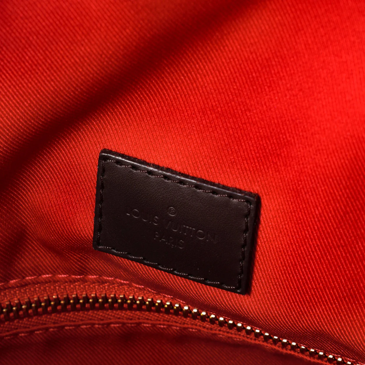 Graceful Handbag Damier MM - Deep Luxury