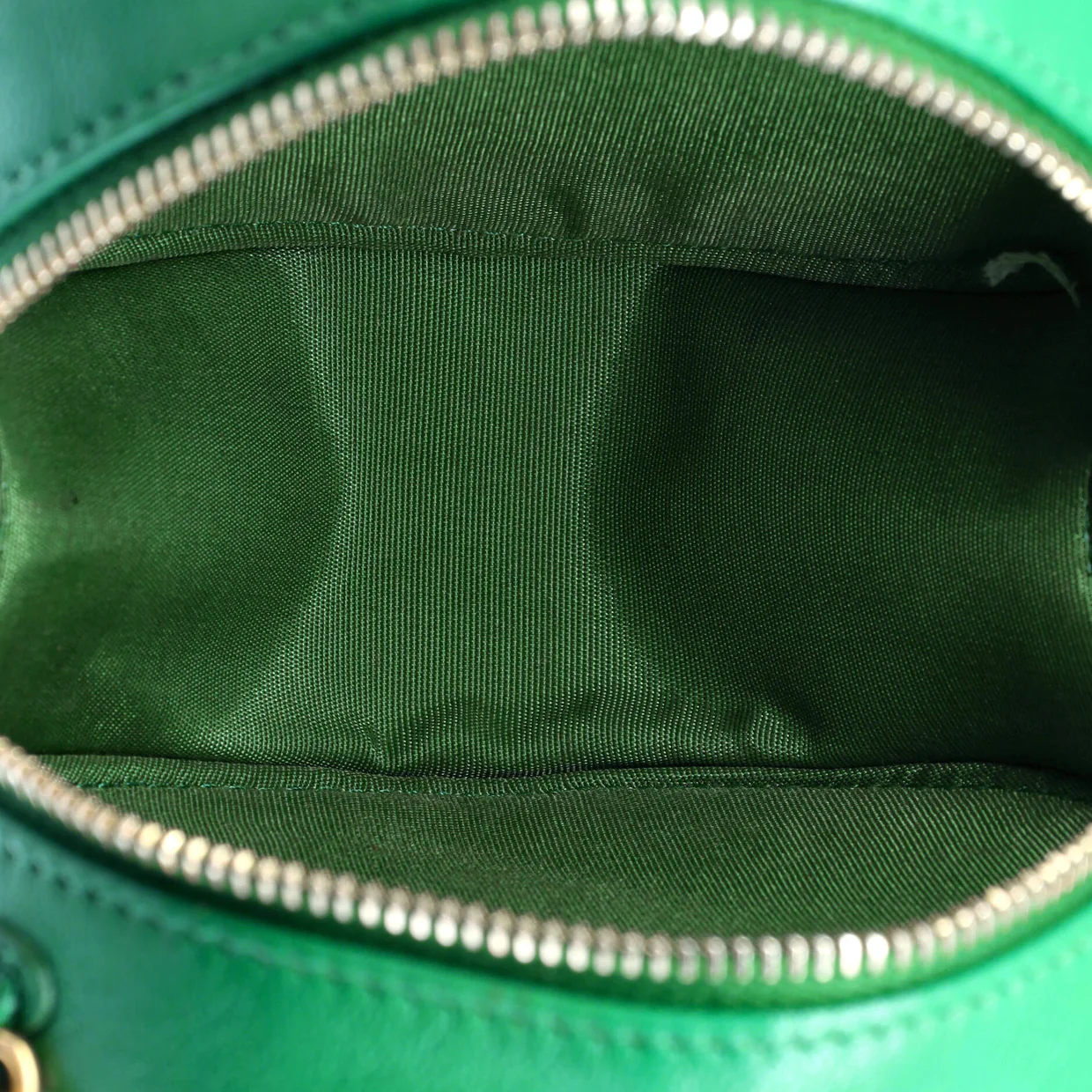 19 Round Clutch with Chain Quilted Leather - Deep Luxury