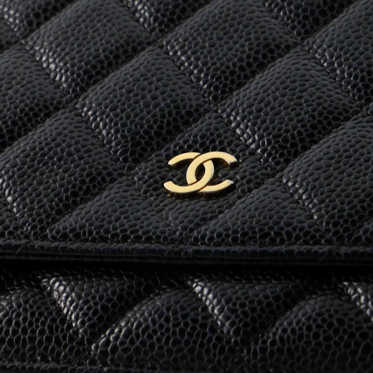 Wallet on Chain Quilted Caviar - Deep Luxury