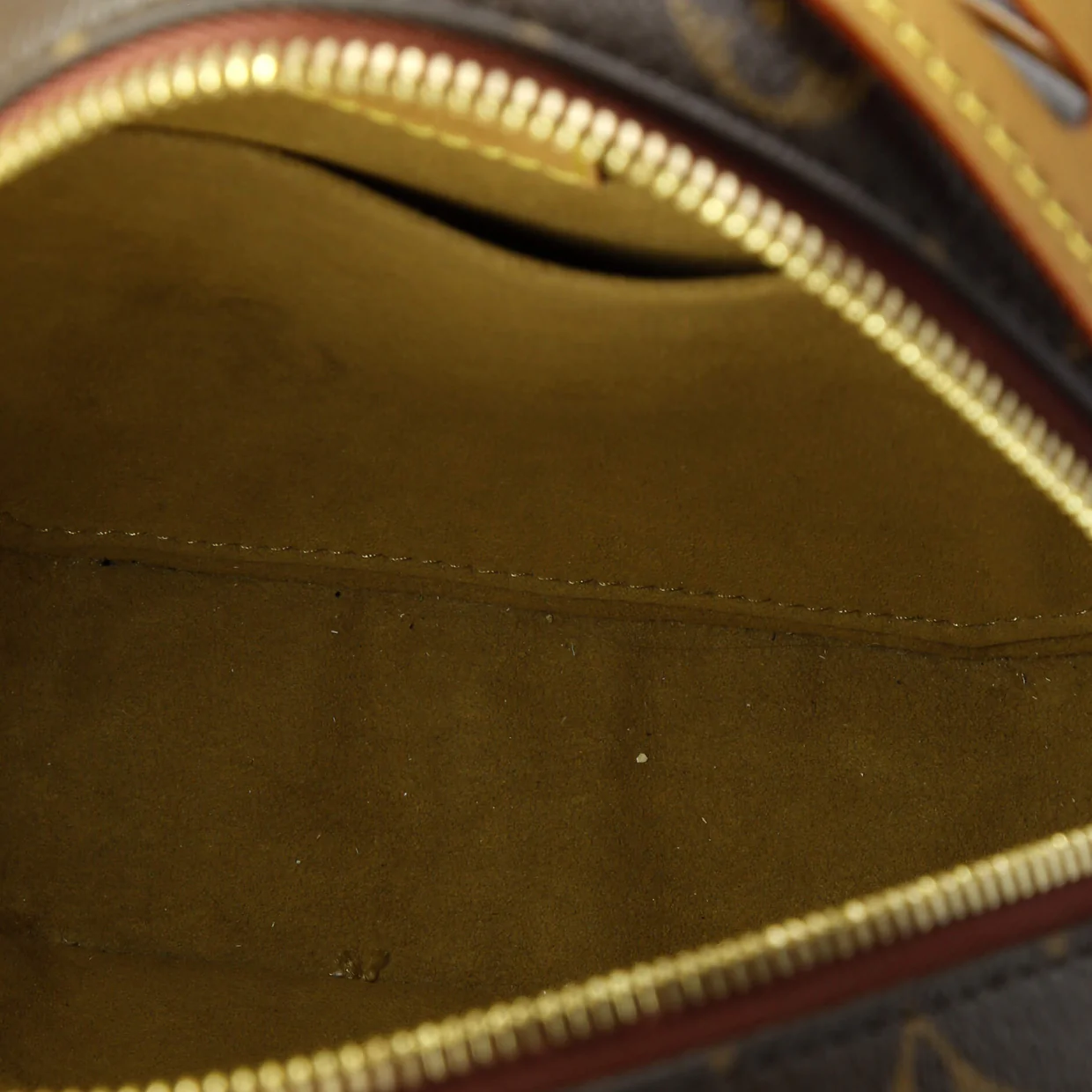 Boite Chapeau Souple Bag Monogram Canvas MM - Deep Luxury