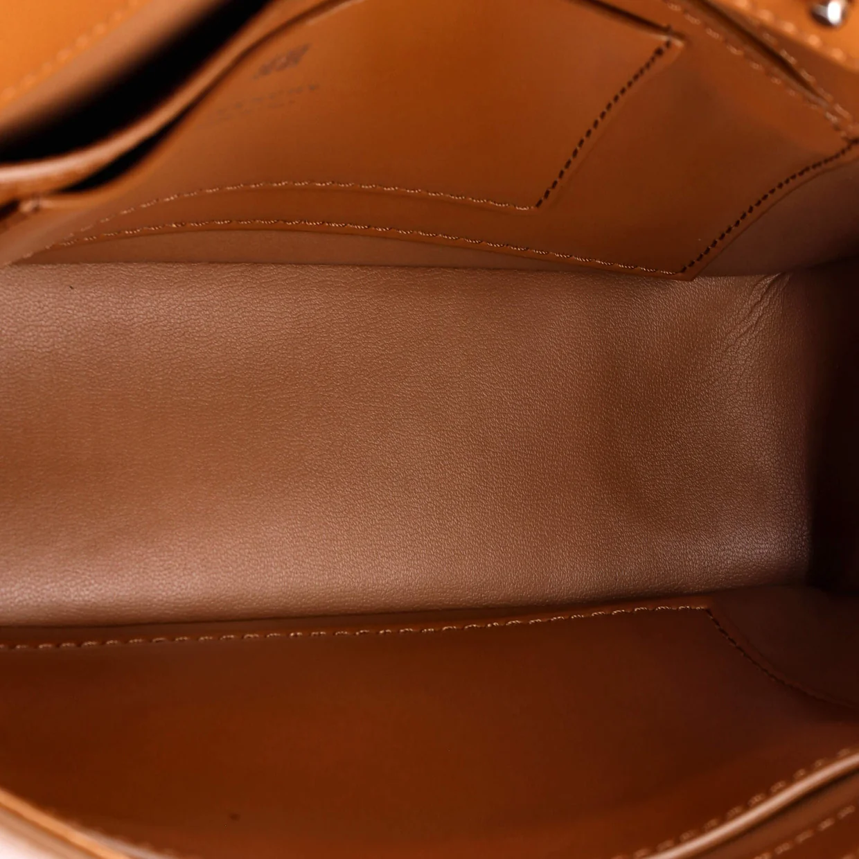 4G Shoulder Bag Leather Medium - Deep Luxury