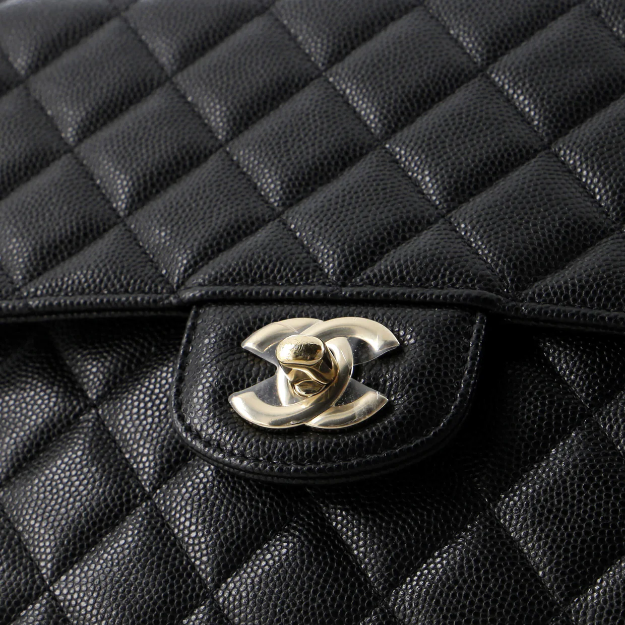 Square Classic Flap Clutch Quilted Caviar - Deep Luxury