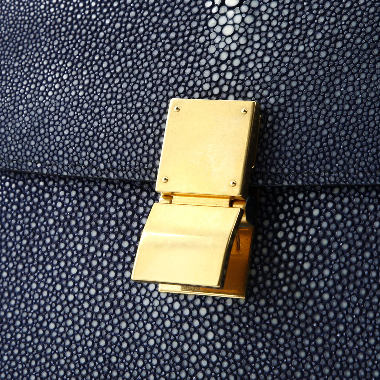 Classic Box Bag Stingray Medium - Deep Luxury