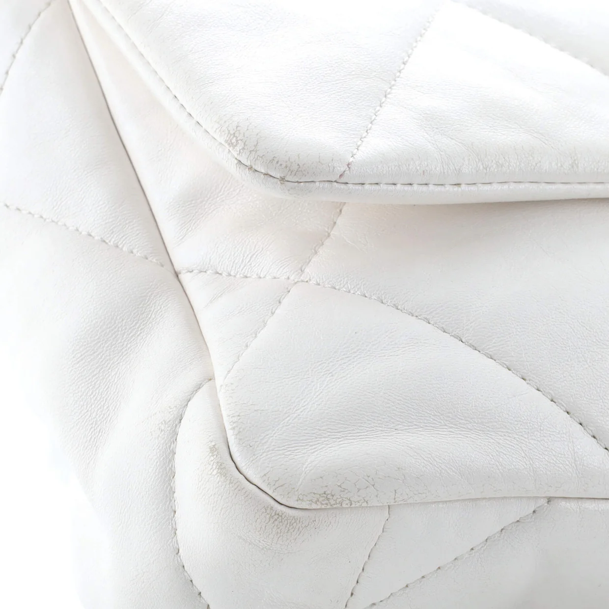 19 Flap Bag Quilted Leather Medium - Deep Luxury