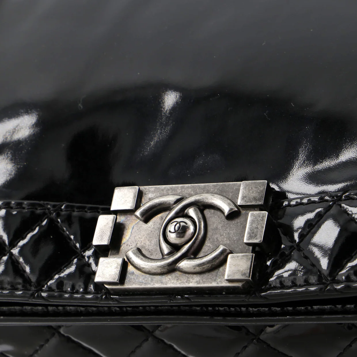 Reverso Boy Flap Bag Patent New Medium - Deep Luxury