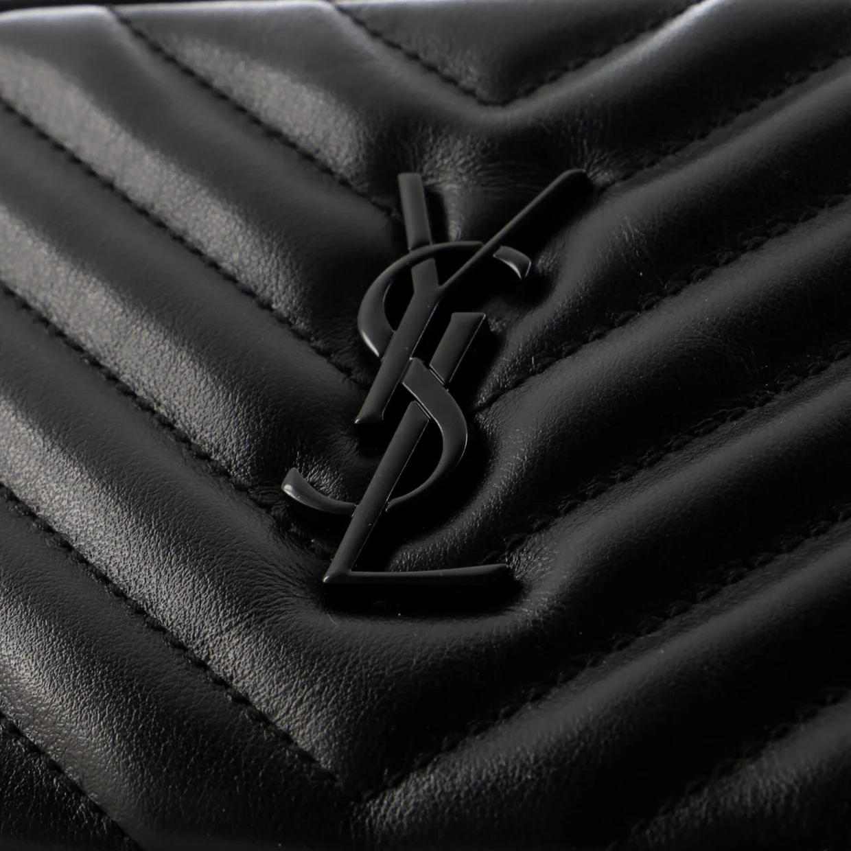 Lou Belt Bag Matelasse Chevron Leather - Deep Luxury