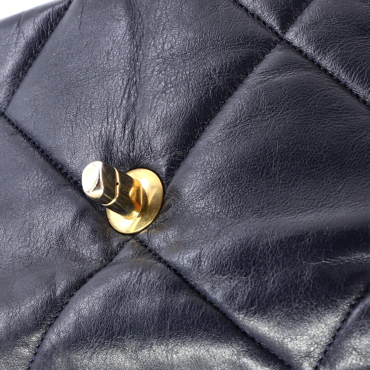 19 Flap Bag Quilted Leather Medium - Deep Luxury