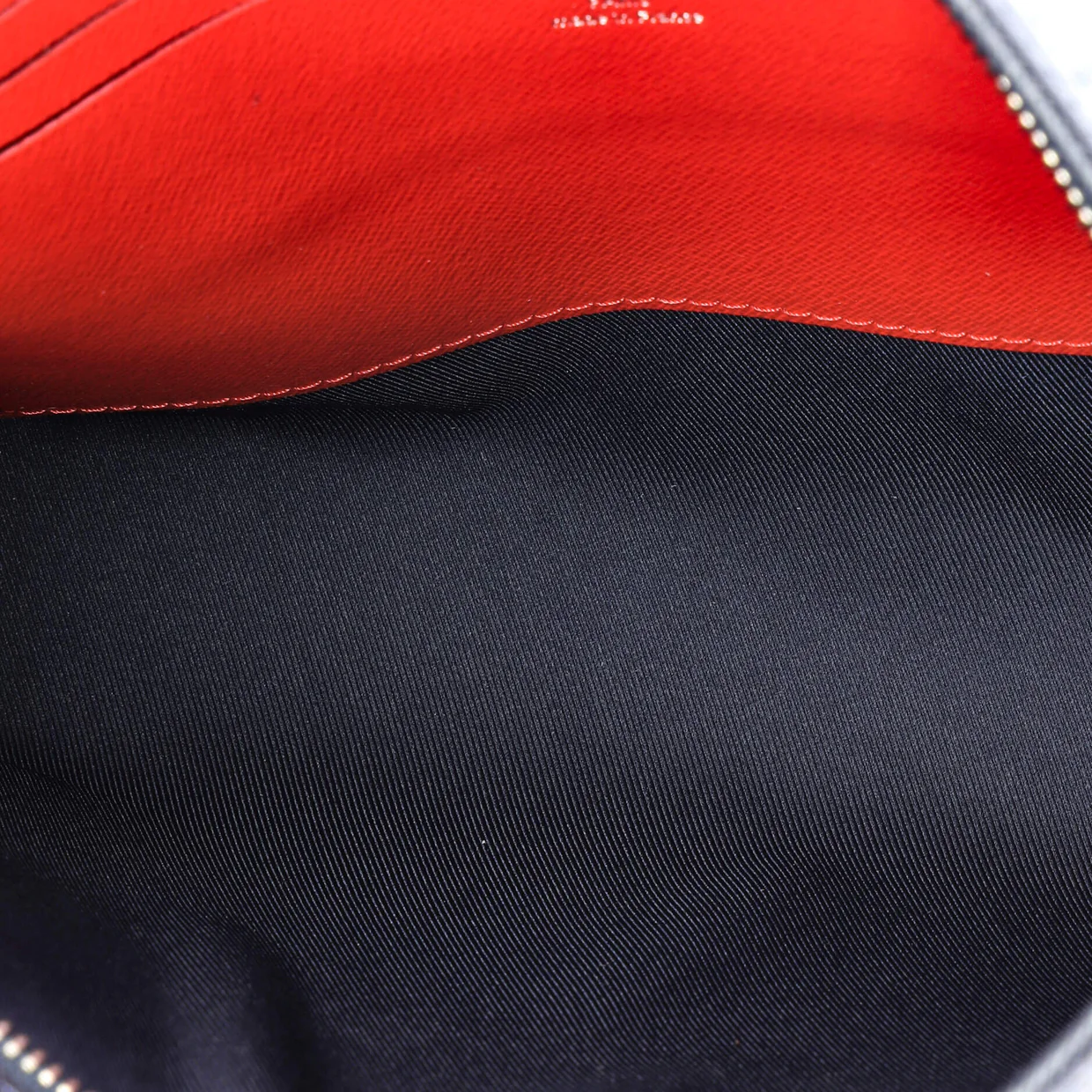 Pochette Voyage Taiga Leather MM - Deep Luxury