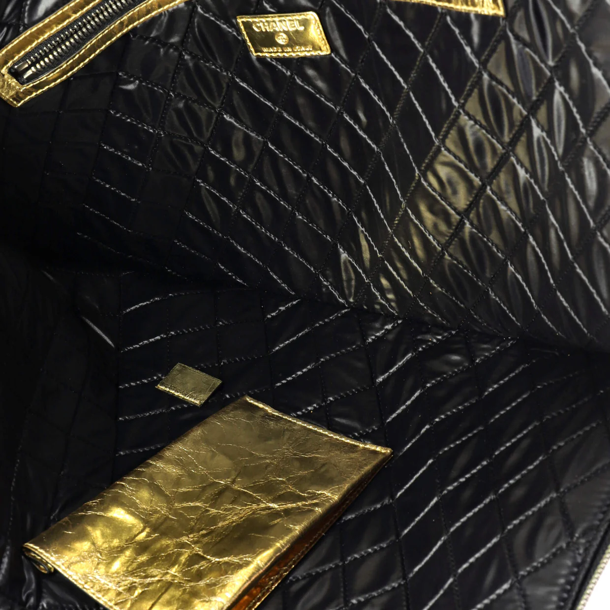 Feminine Pouch Crinkled Leather Large - Deep Luxury