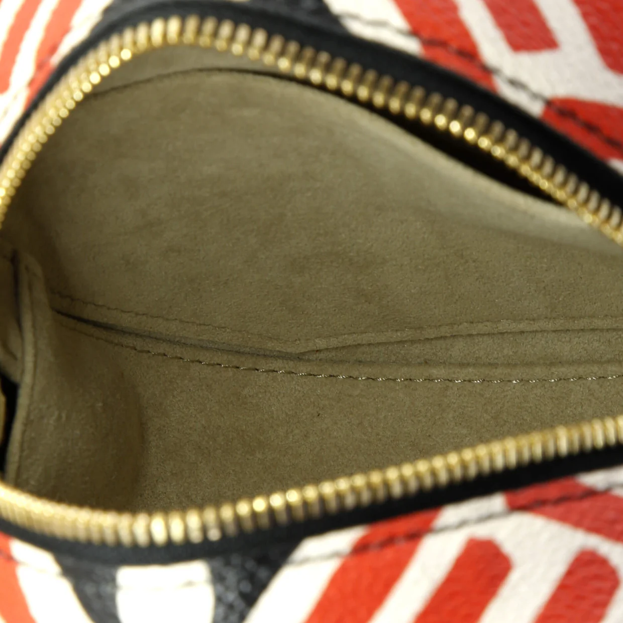 Boite Chapeau Souple Bag Limited Edition Crafty Monogram Giant PM - Deep Luxury