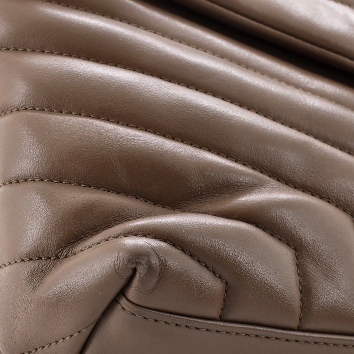 Loulou Shoulder Bag Matelasse Chevron Leather Medium - Deep Luxury