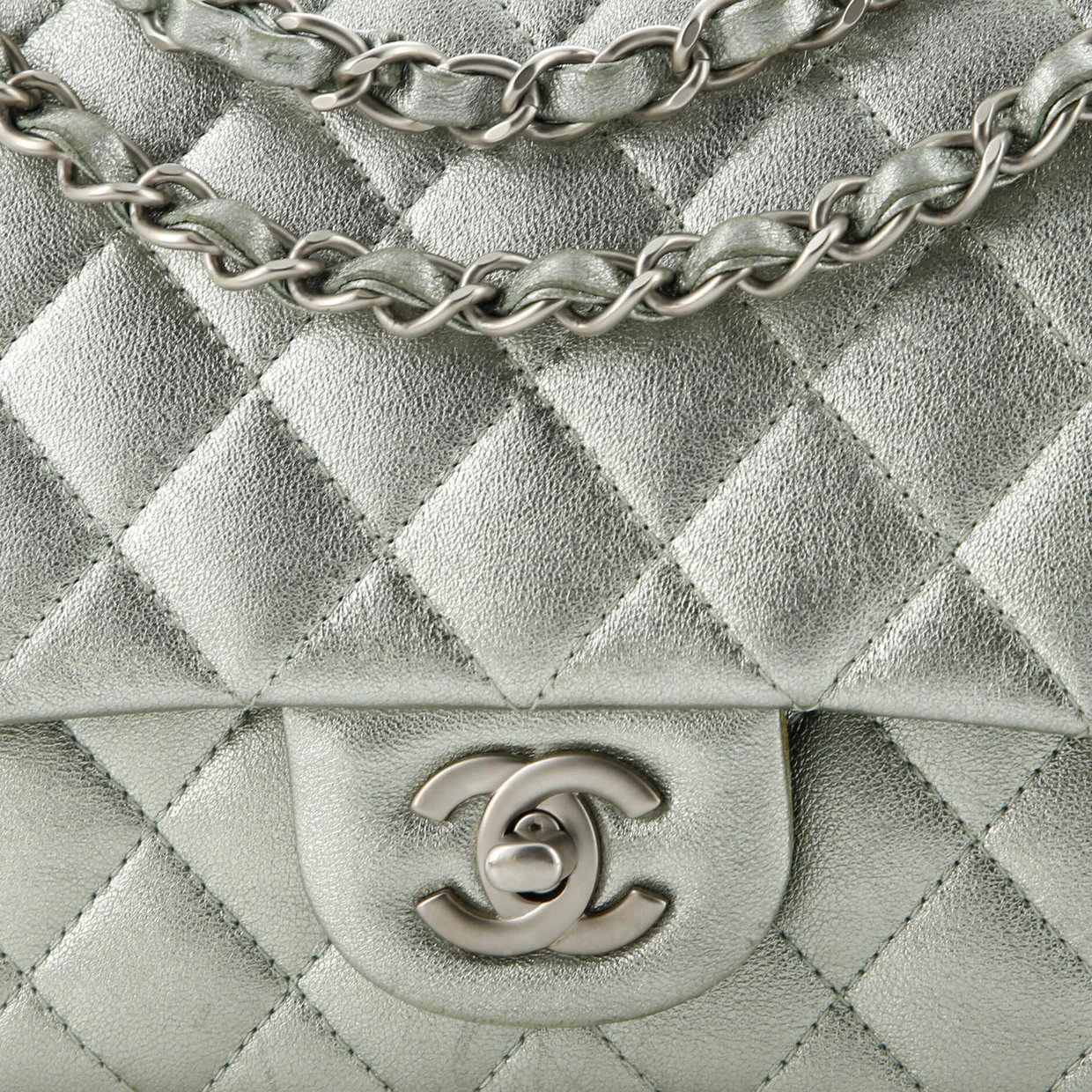 Classic Double Flap Bag Quilted Metallic Calfskin Medium - Deep Luxury