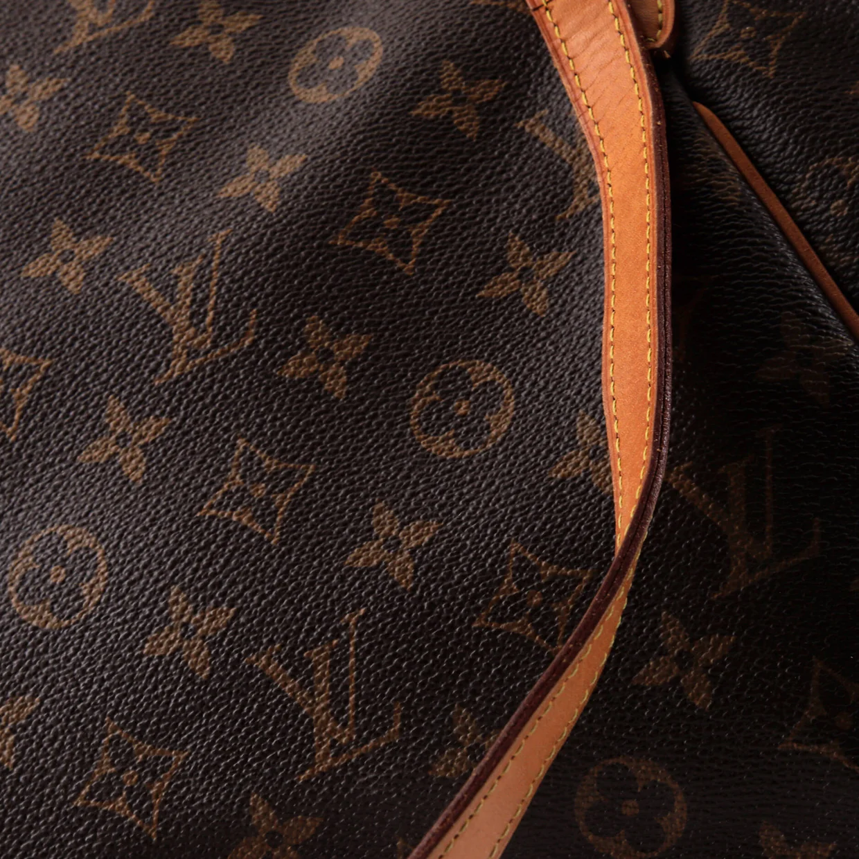 Totally Handbag Monogram Canvas MM - Deep Luxury