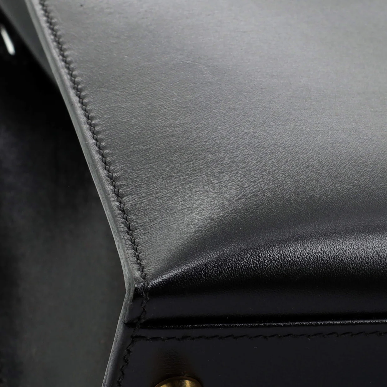 Kelly Handbag Noir Box Calf with Gold Hardware 32 - Deep Luxury