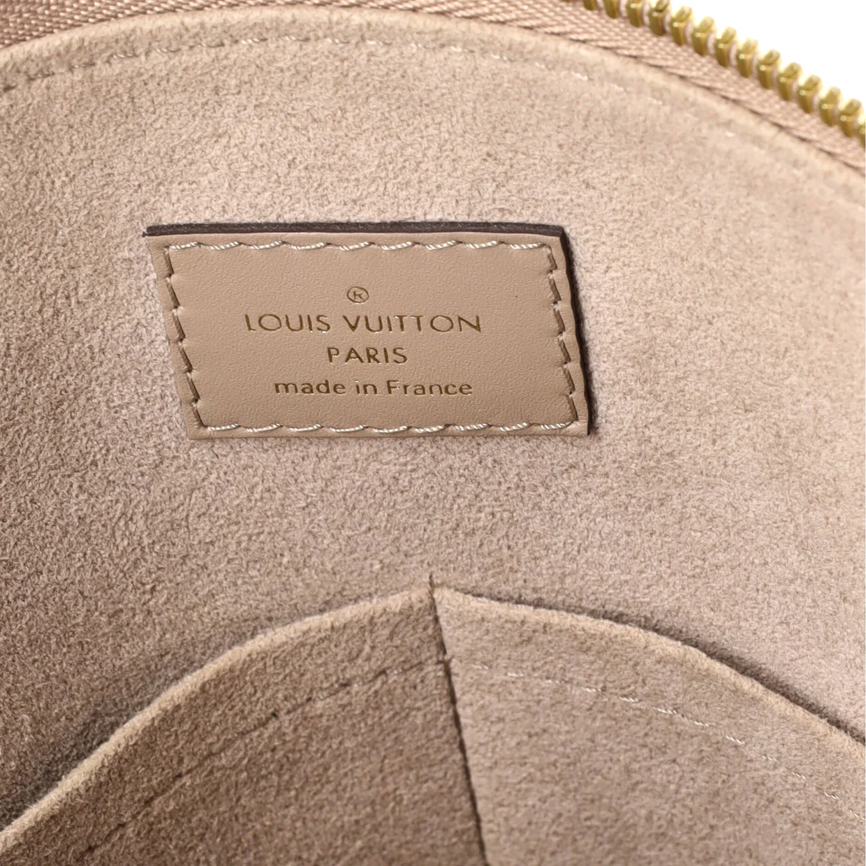 V Tote Monogram Empreinte Leather MM - Deep Luxury