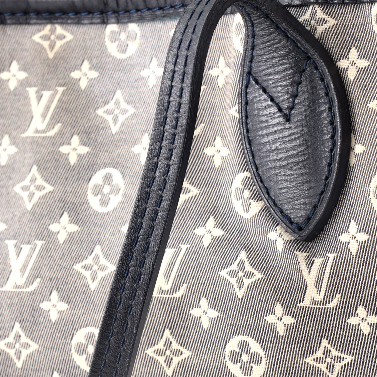 Neverfull Tote Monogram Idylle MM - Deep Luxury