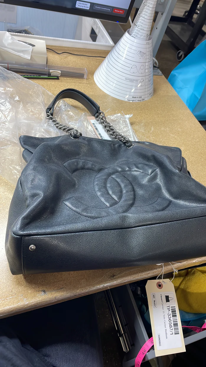 Caviar 31 Tote Caviar Large - Deep Luxury