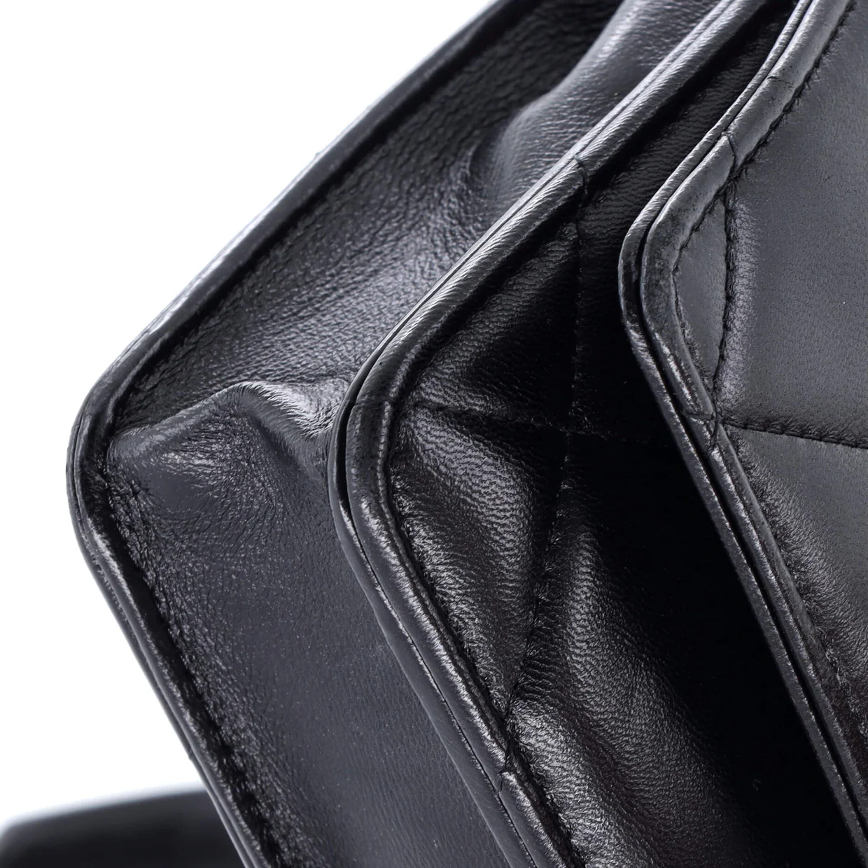 19 Wallet on Chain Quilted Lambskin - Deep Luxury