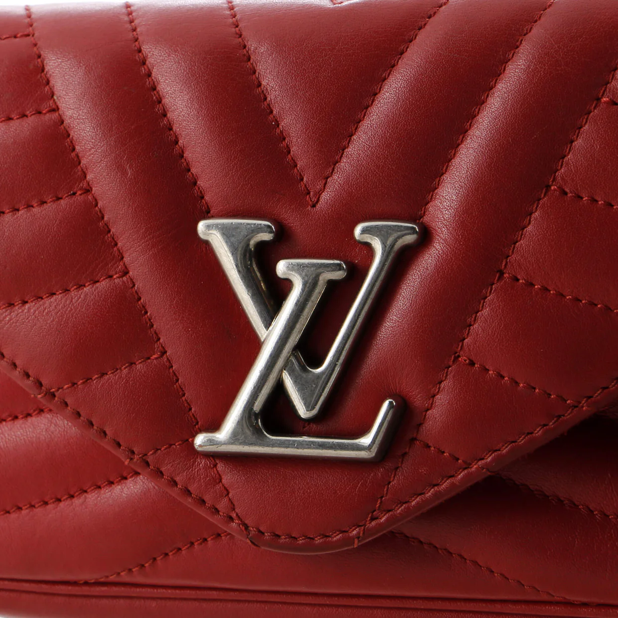 New Wave Chain Pochette Quilted Leather - Deep Luxury