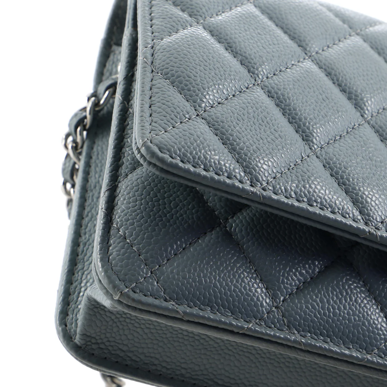 Wallet on Chain Quilted Caviar - Deep Luxury