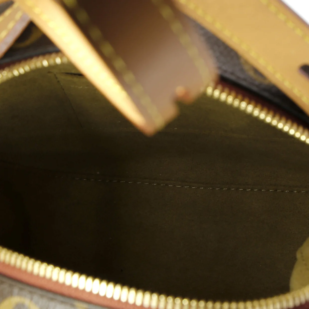 Boite Chapeau Souple Bag Monogram Canvas MM - Deep Luxury