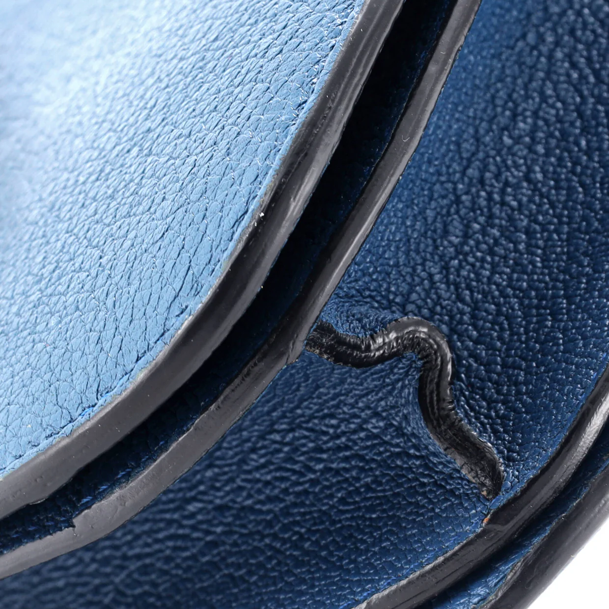 Classic Box Bag Grainy Leather Medium - Deep Luxury