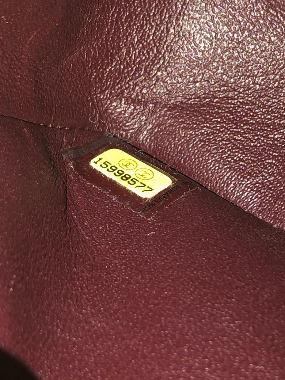 Wallet on Chain Quilted Caviar - Deep Luxury