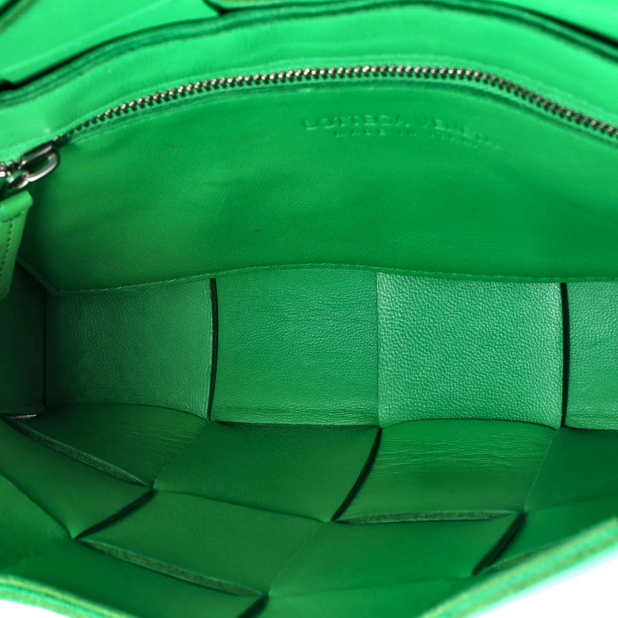 Cassette Crossbody Bag Maxi Intrecciato Leather Small - Deep Luxury