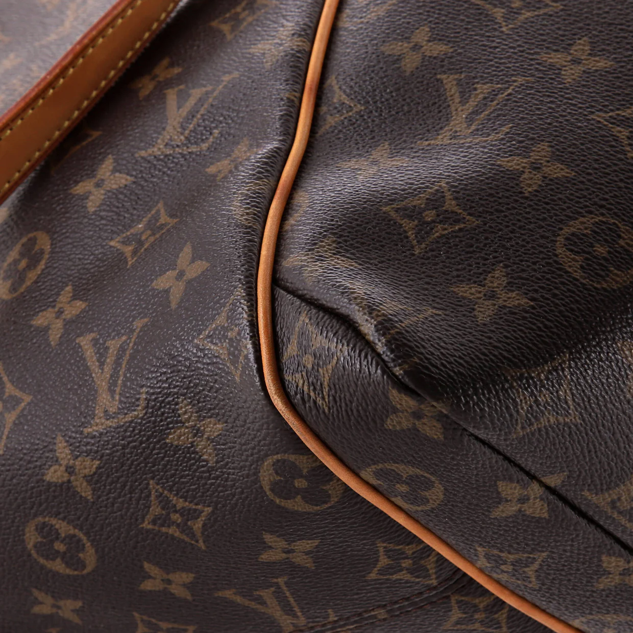 Totally Handbag Monogram Canvas MM - Deep Luxury