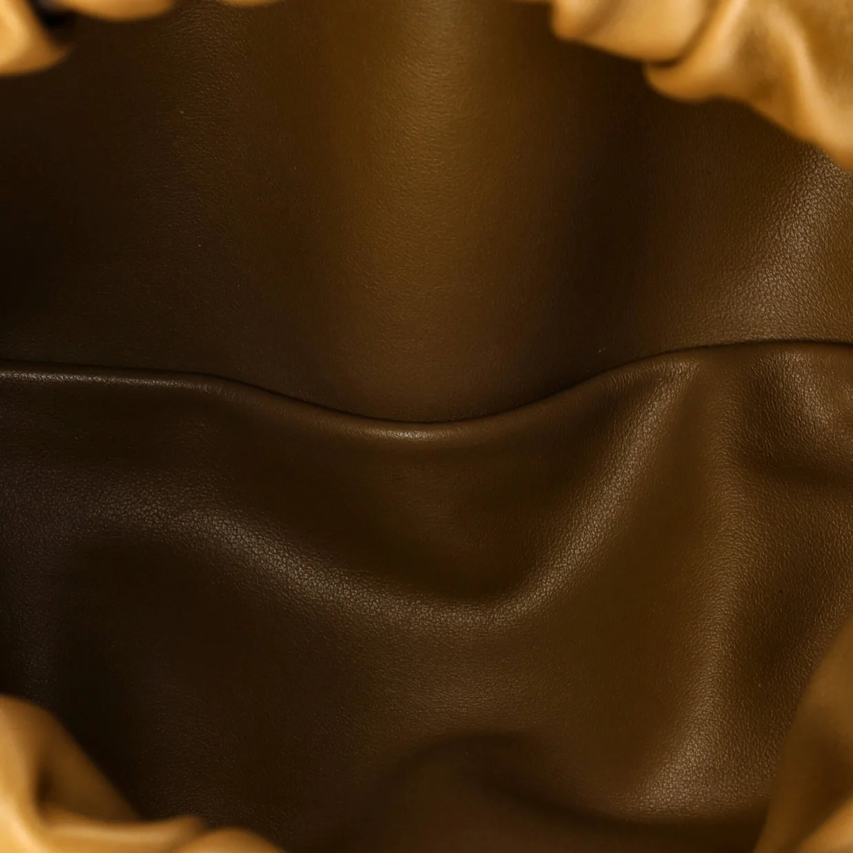 The Chain Pouch Leather - Deep Luxury