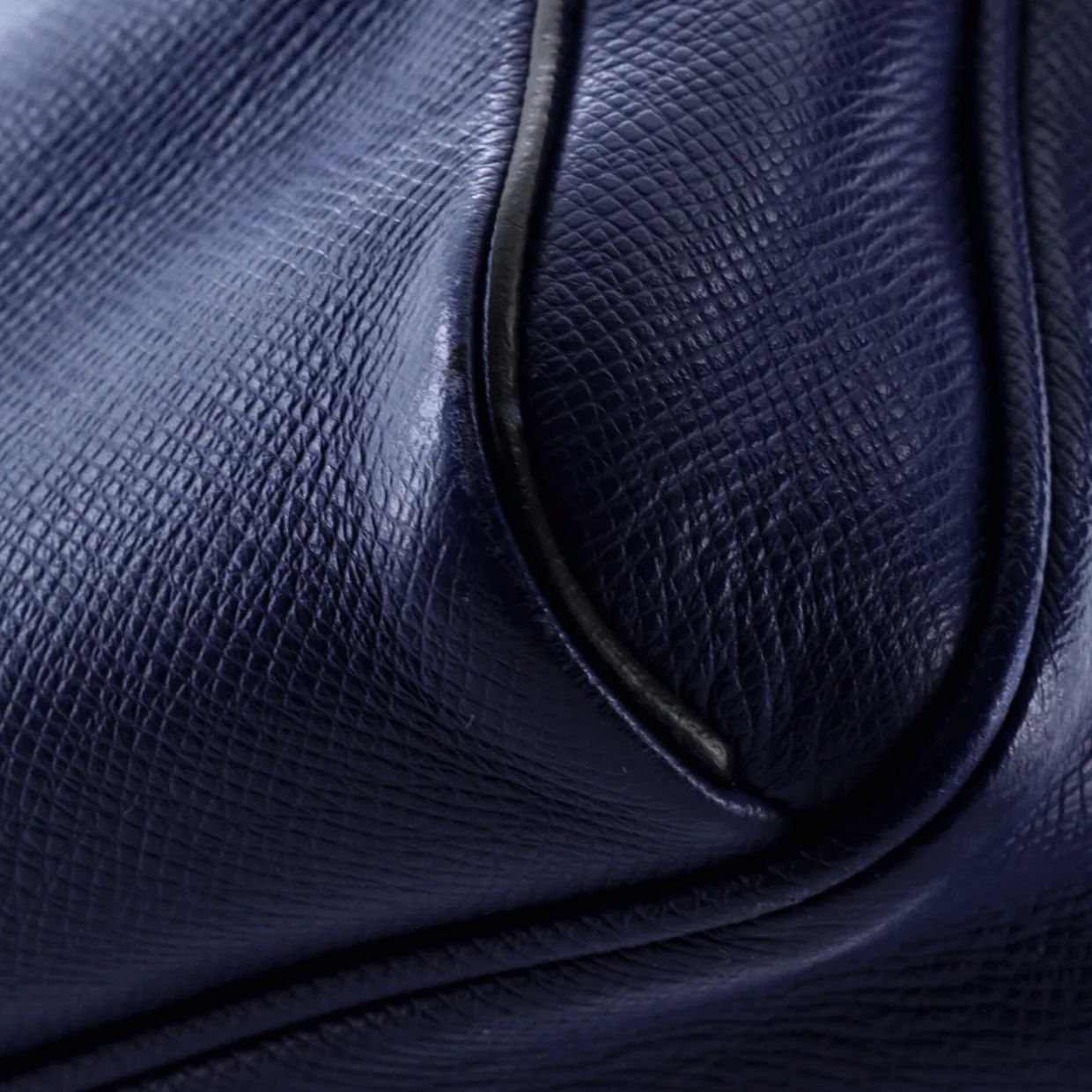 Outdoor Messenger Bag Taiga Leather PM - Deep Luxury