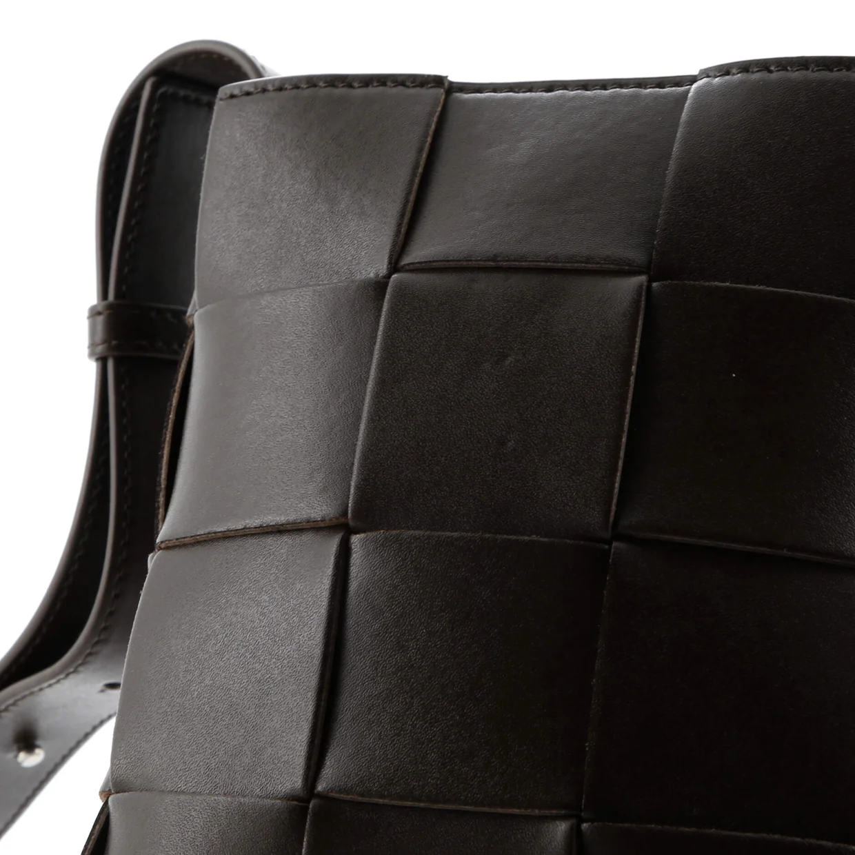 Cassette Phone Holder Crossbody Bag Maxi Intrecciato Leather - Deep Luxury