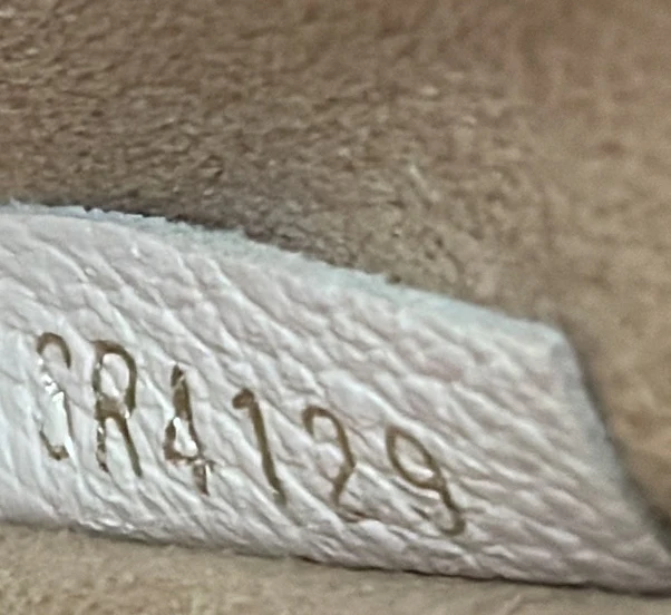 On My Side Tote Mahina Leather MM - Deep Luxury