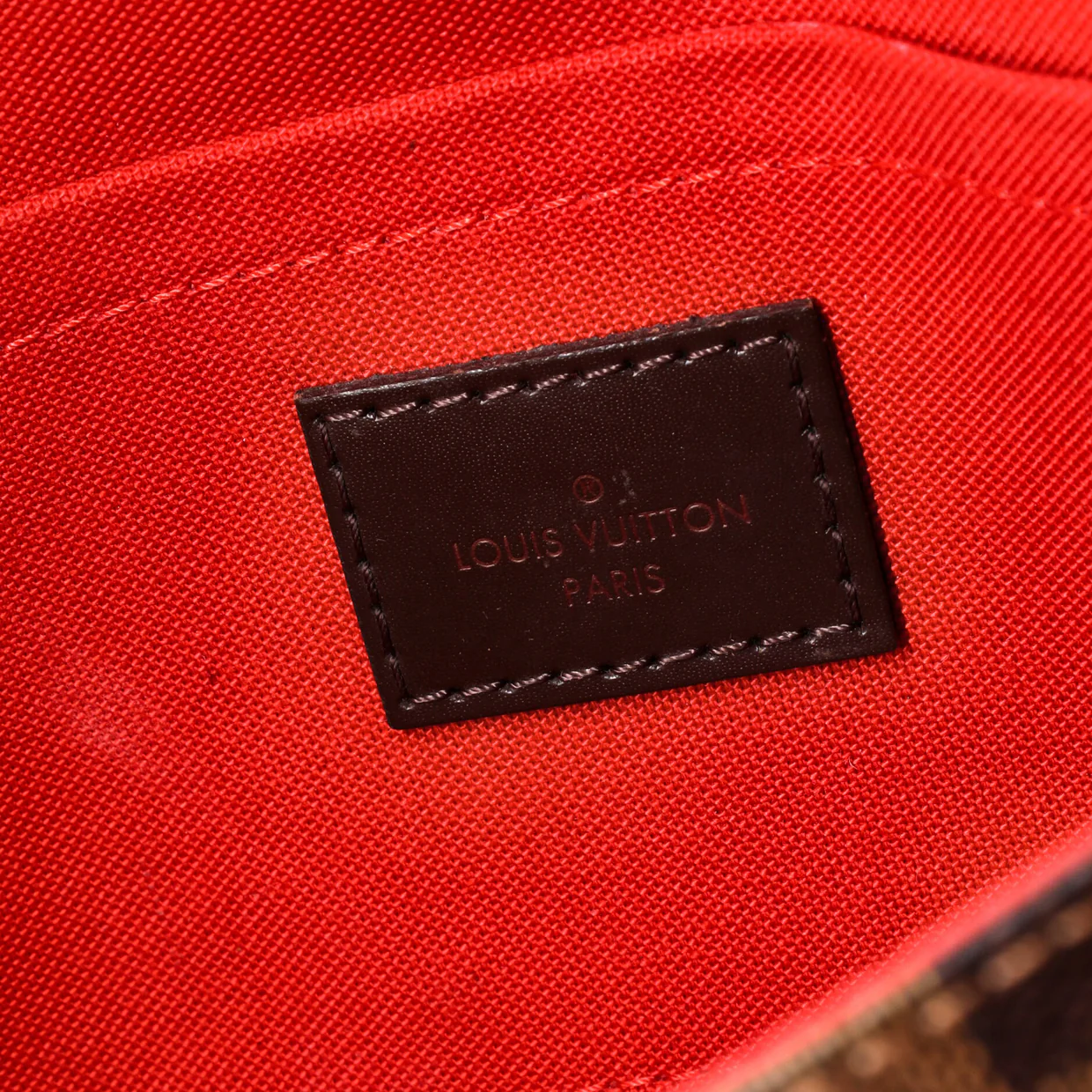 Favorite Handbag Damier MM - Deep Luxury