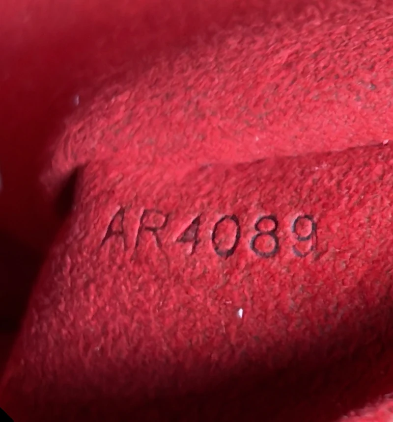 Trevi Handbag Damier GM - Deep Luxury