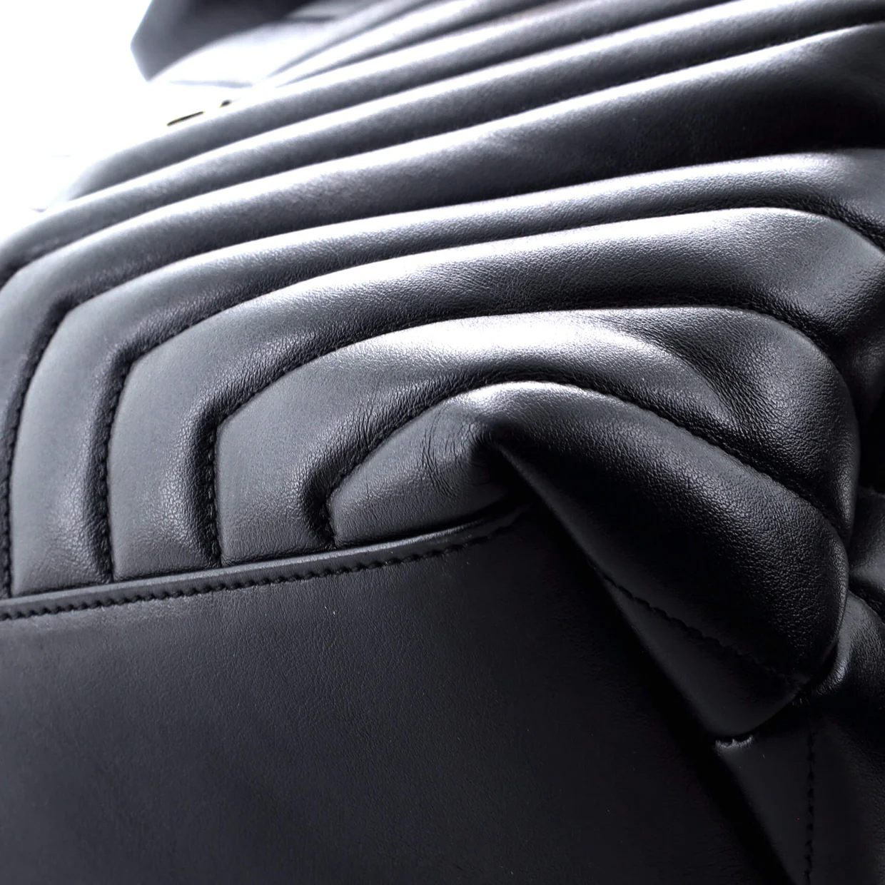 Loulou Shoulder Bag Matelasse Chevron Leather Medium - Deep Luxury