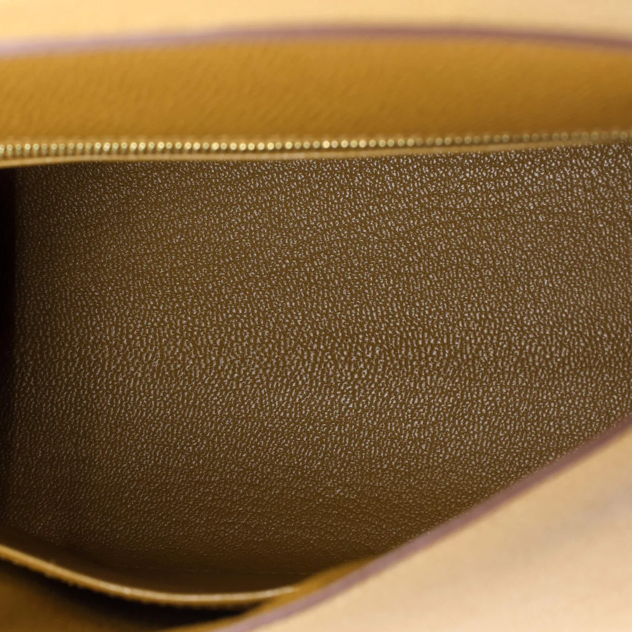 Kelly Handbag Sesame Epsom with Gold Hardware 25 - Deep Luxury