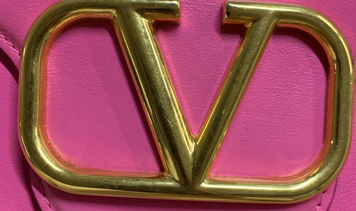 VLogo Loco Flap Shoulder Bag Leather Medium - Deep Luxury