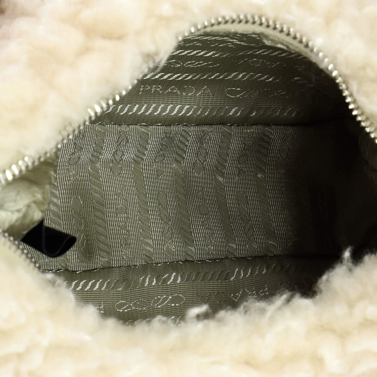 Re-Edition 2005 Shoulder Bag Shearling Small - Deep Luxury